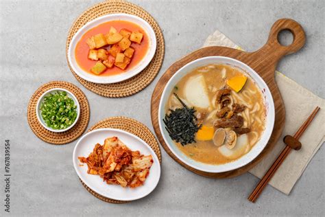  대경식 굴비찜! 깊은 감칠맛을 가진 해산물 육수에 은은하게 풍미나는 향신료의 조화는 어떤가요?