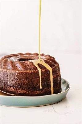  Malva Pudding, 달콤한 스폰지 케이크에 따뜻한 큐스테드 소스를 부어 더한 풍부함!